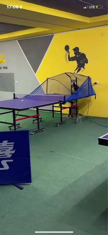 Y/T model robot va tennis stol