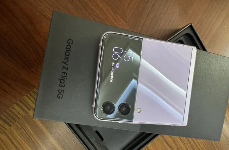 Galaxy z flip3 5G 2 Galaxy z flip3 5G 2