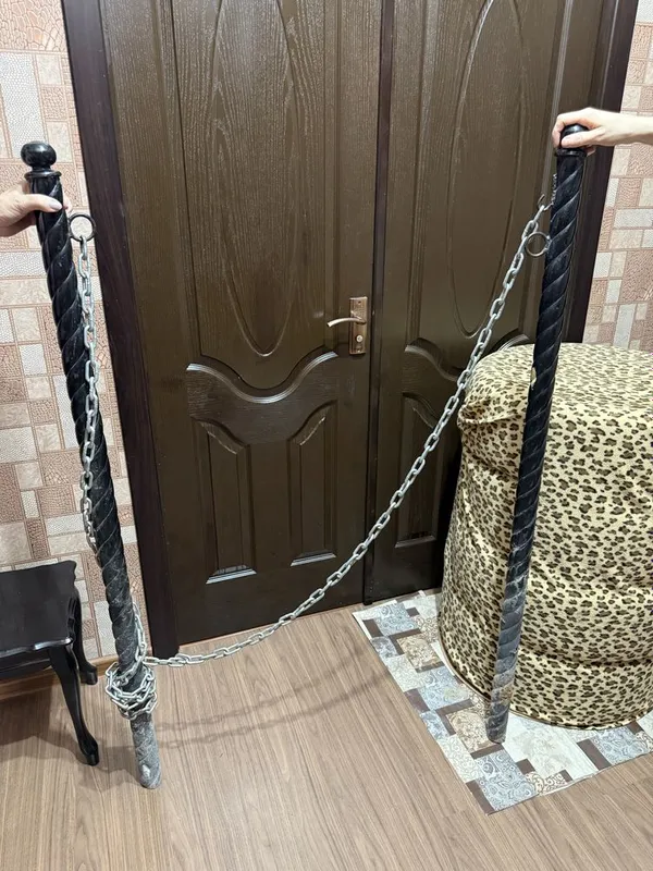 Продам заградительные столбики с цепью 2 Продам заградительные столбики с цепью 2