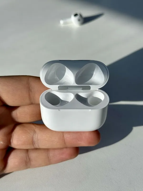Кейс Apple Airpods 4 ANC в идеальном состоянии — фото 1 Кейс Apple Airpods 4 ANC в идеальном состоянии — фото 1