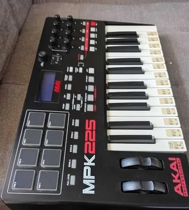 Миди клавиатура Akai Pro MPK225 USB — фото 7