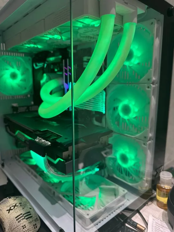 5700x3D + X570 Carbon Wifi + 32Gb 4000mhz TridentZ 1 5700x3D + X570 Carbon Wifi + 32Gb 4000mhz TridentZ 1