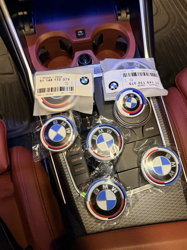 BMW значок эмблема — фото 1