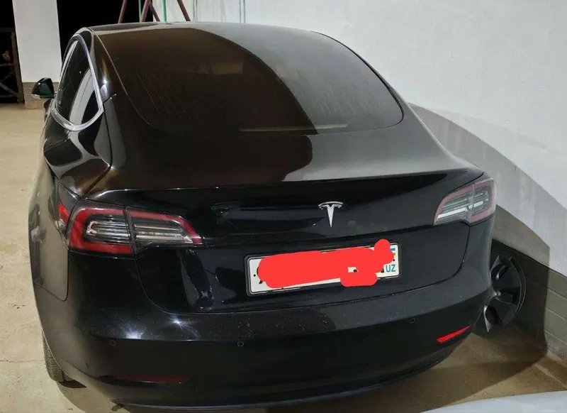 Tesla model 3 Holati ideal to`la zaryad bilan 450km yuradi — фото 1
