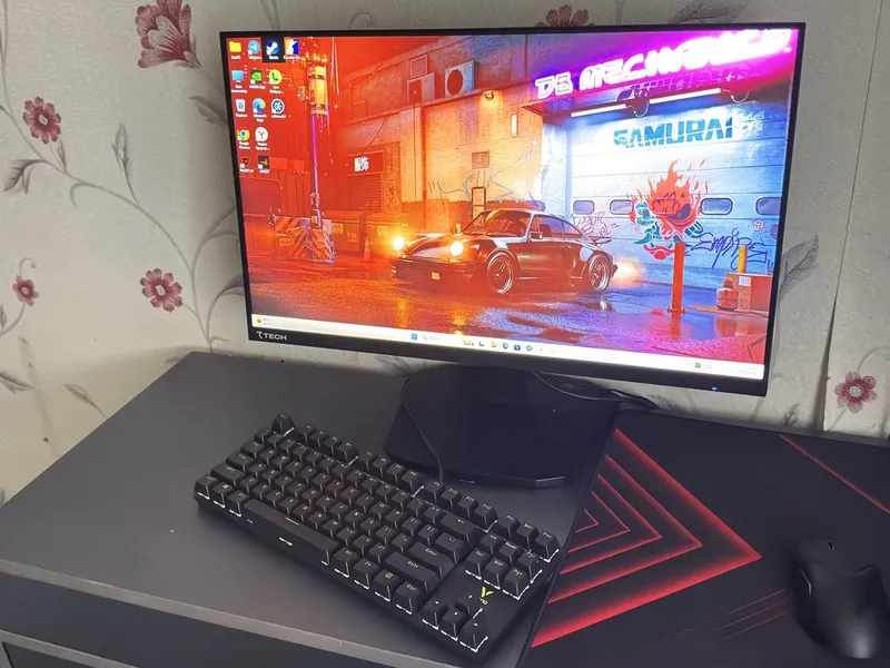 Compyuter sotiladi kelishamiz pul zaril