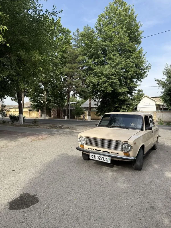 Jiguli 21011 sotiladi 10
