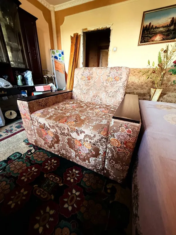 Продается Диван уголок, пуфик+кресло-кровать, стол — фото 3