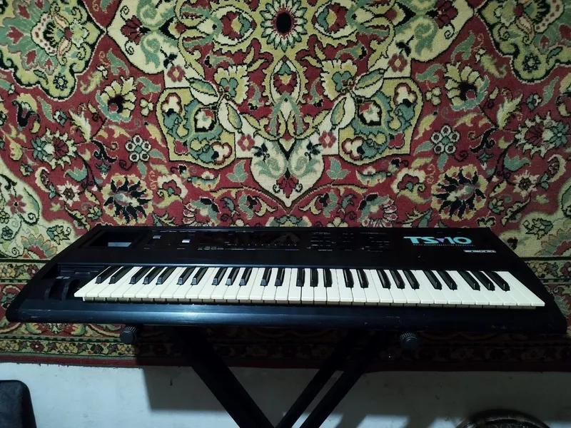 Ensoniq ts 10 yaxshi xolatda — фото 1