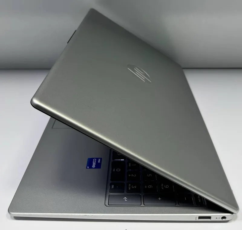 Ноутбук HP 4 Ноутбук HP 4