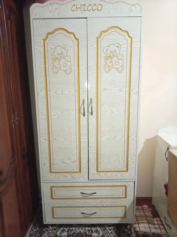 detiski kiravat shkaf