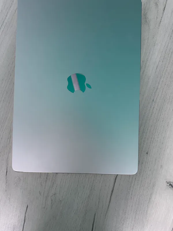 Macbook M3 15.3 dium 4 Macbook M3 15.3 dium 4