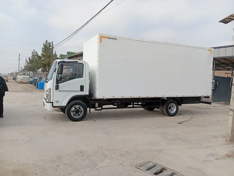 Isuzu sotiladi yili 2017 holati ideal kraska radnoy prabeg 2700