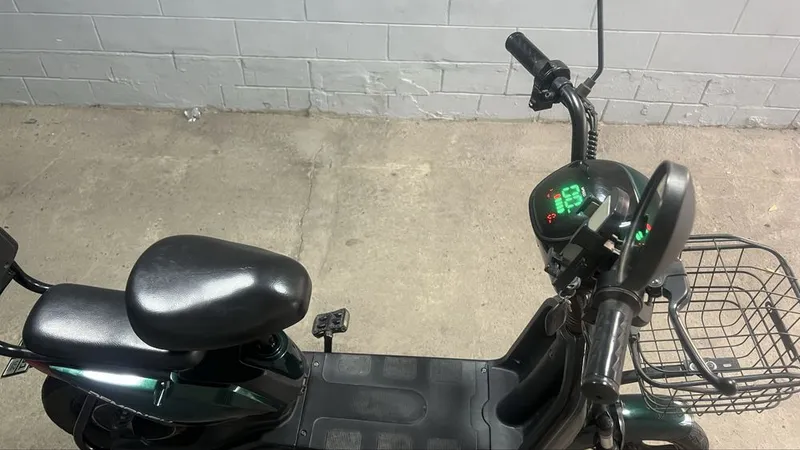 Yaxshi holatdagi elektr skuter 1