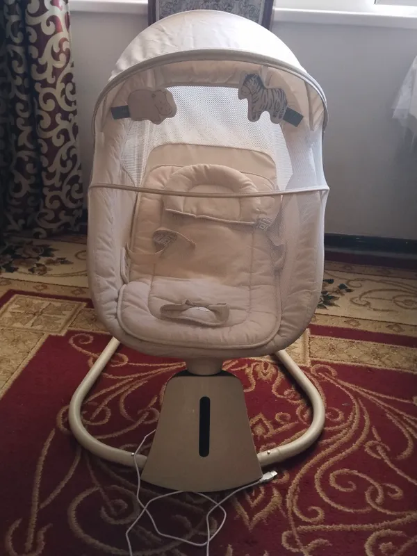 Chaqaloqlar uchun belanchak. Pulti, USB kabel bor
