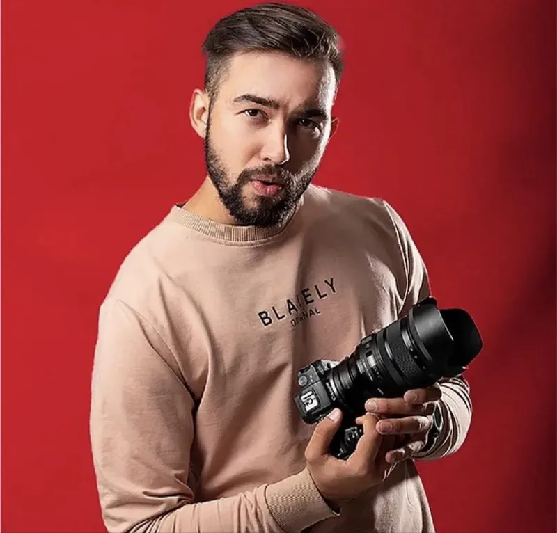 Фотограф профессиональный