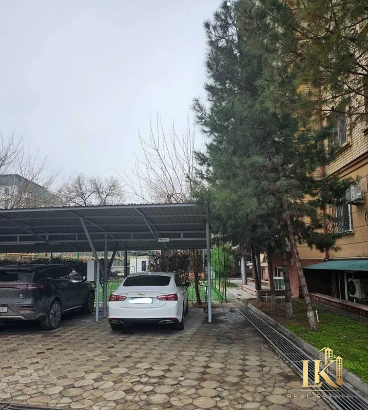 Продаётся просторная 5-комнатная квартира с видом на посольство и охраняемой зоной — фото 1