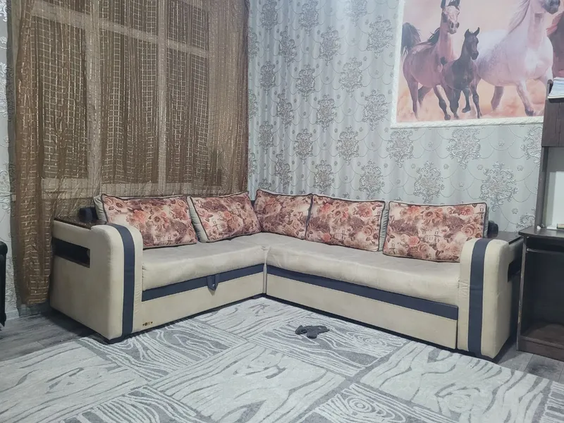 Срочно продам шкаф и Угалог для зала 2 Срочно продам шкаф и Угалог для зала 2