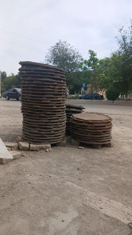 Колодец, крышка, труба Колодец, крышка, труба