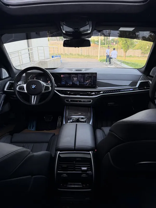 BMW X7 M60i xDrive 8 BMW X7 M60i xDrive 8