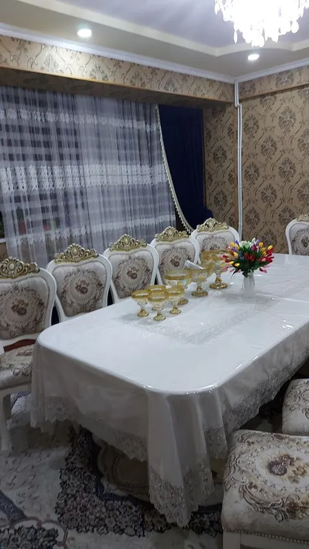 Срочно продаётся стол стул 8