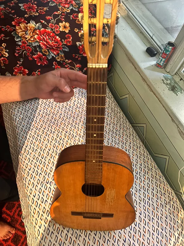 gitara sotiladi 2