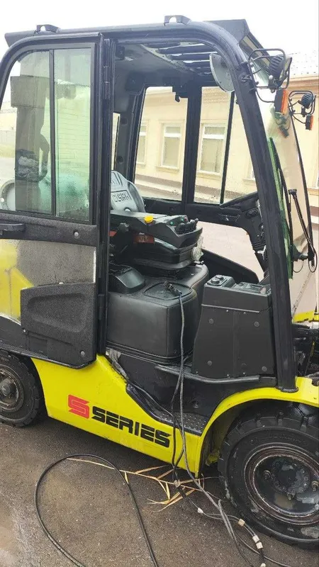 Продается надежный вилочный погрузчик CLARK S-Series 2
