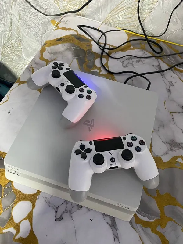 Playstation 4 slim