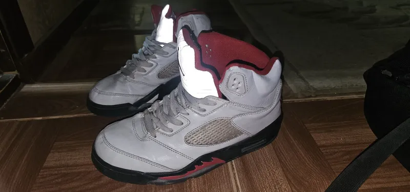 Air Jordan 5 binafsha rangda 1 Air Jordan 5 binafsha rangda 1