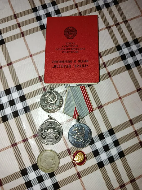 Ordenlar va medallar hujjatlari bilan 1 Ordenlar va medallar hujjatlari bilan 1