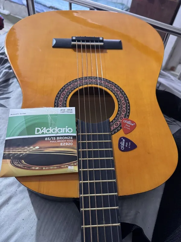 Gitara akaustic yamaha
