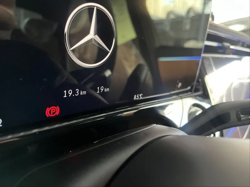 MERCEDES E300 AMG Line 4matic — фото 4