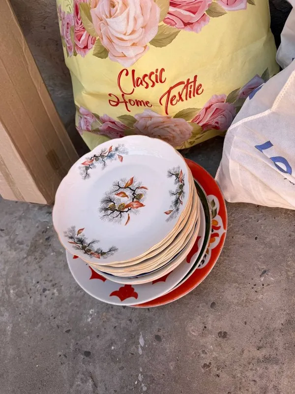 Срочно продаётся посуда, ковер, ваза, вешелка для вещей и телевизор. 4 Срочно продаётся посуда, ковер, ваза, вешелка для вещей и телевизор. 4
