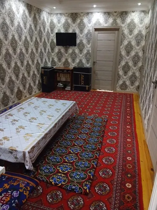 Сдается 3-комнатная квартира в районе Мирабадский (ориентир: Массив 1) — фото 1