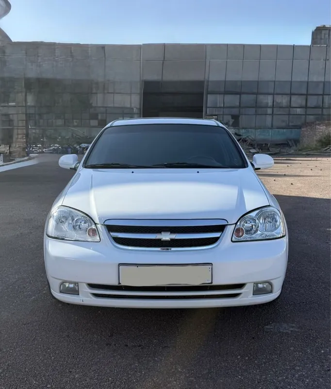 Lacetti 1.8 сотилади