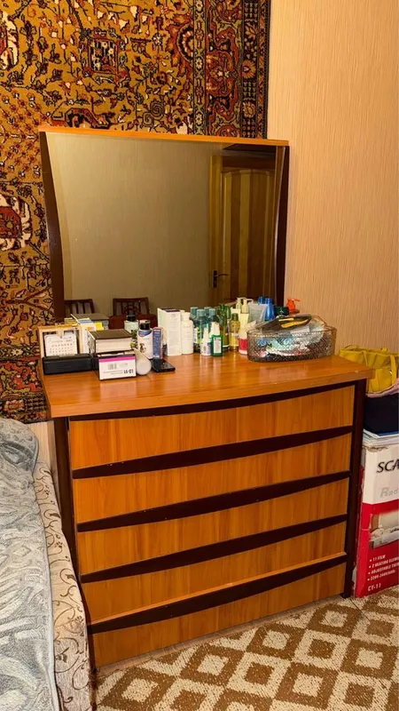 Трюмо с зеркалом Б/У Комод