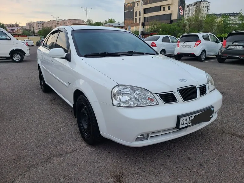 Lasetti 2004 yil 59000 km yurgan kiraska toza moshina ideal