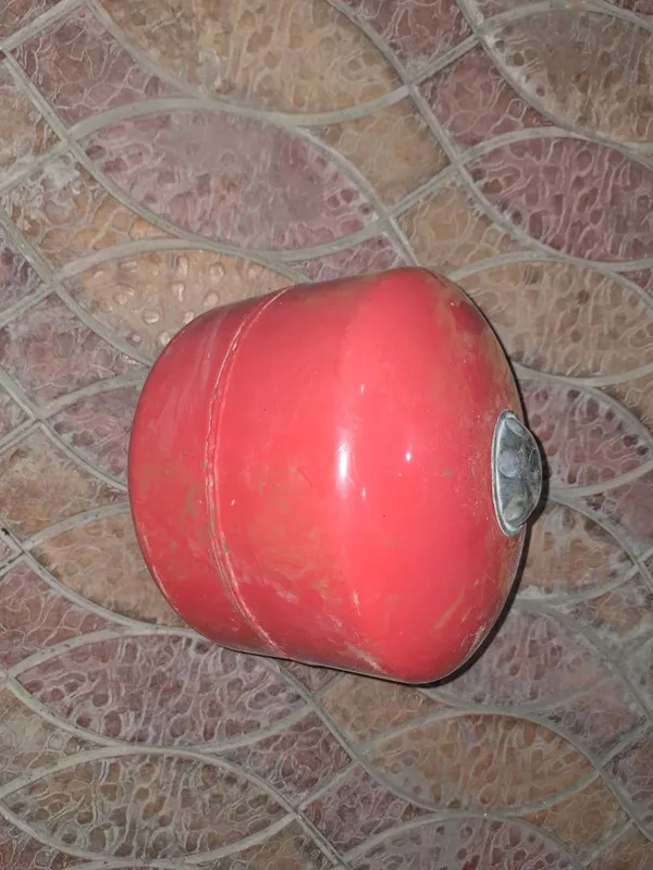 продаётся расширительный бак 1