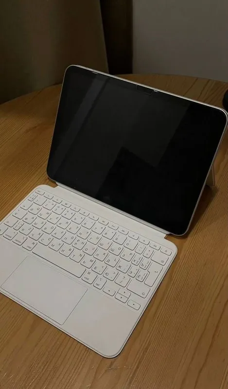 iPad 10 Gen + оригинальная клавиатура iPad 10 Gen + оригинальная клавиатура