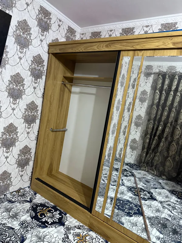 Шкаф сотилади 3
