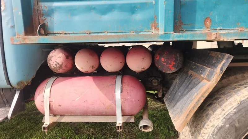 Zil sotiladi yurib turgan mashina xolati yaxshi