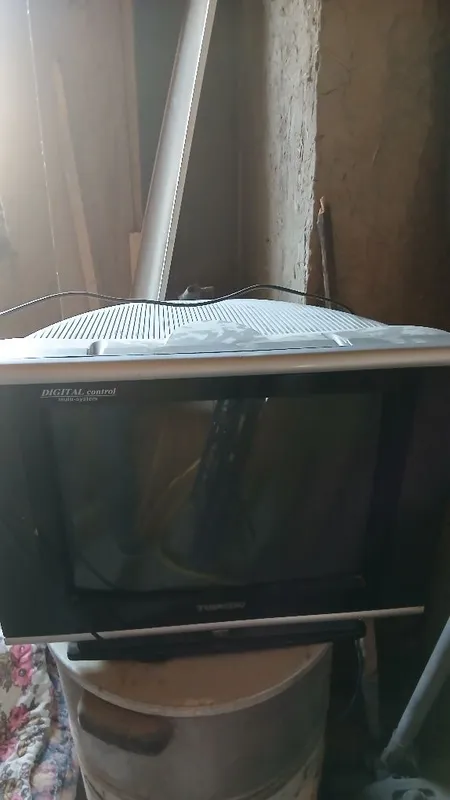 Televizor. sotiladi kelishamiz