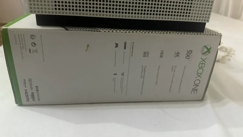 Xbox One S 500GB 4