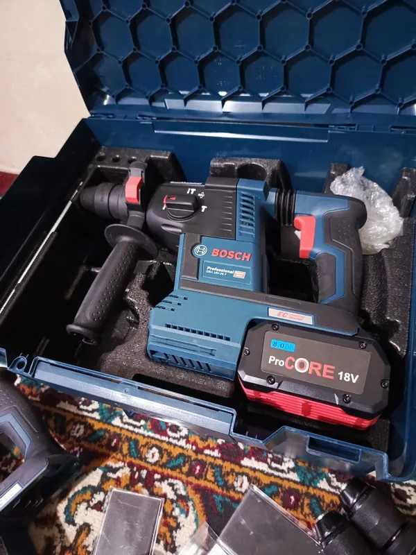 Перфоратор Bosch GBH 18v-26f со семный потрогом оригинал Германия .