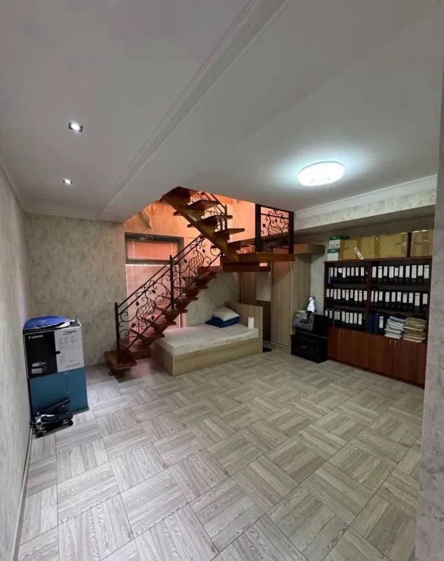Продается офис Ор-р: рынок Паркент 341м2 7