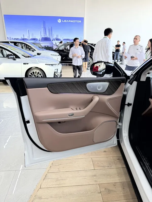 Leapmotor c11 luxury lidar 300 km gibrit 2026 — фото 5