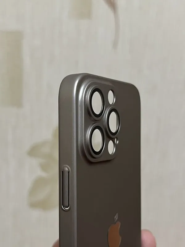 Iphone 13 pro uchun 15 pro chexol. — фото 2