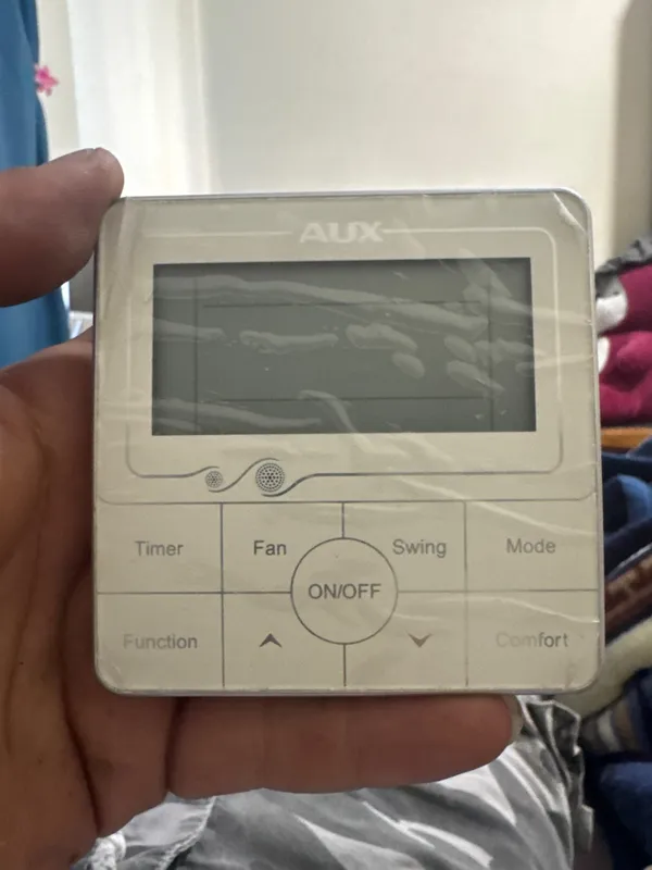 Продам пульты на кондиционер AUX 4 Продам пульты на кондиционер AUX 4