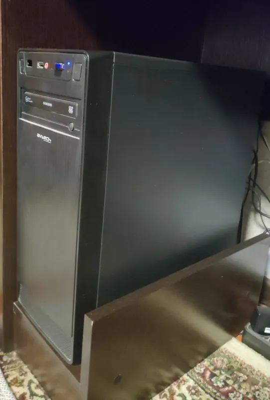 Компьютер с монитором LG 22" и рабочим столом — готов к работе! — фото 1