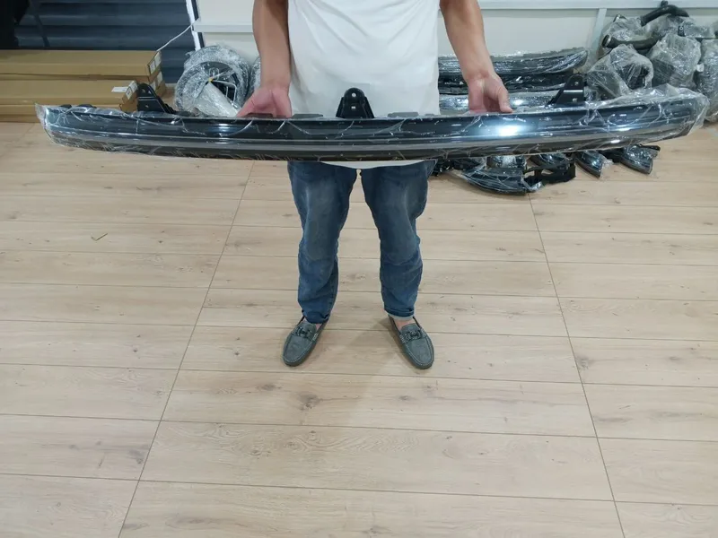 Orqa uzun Fara Lixiang L9
