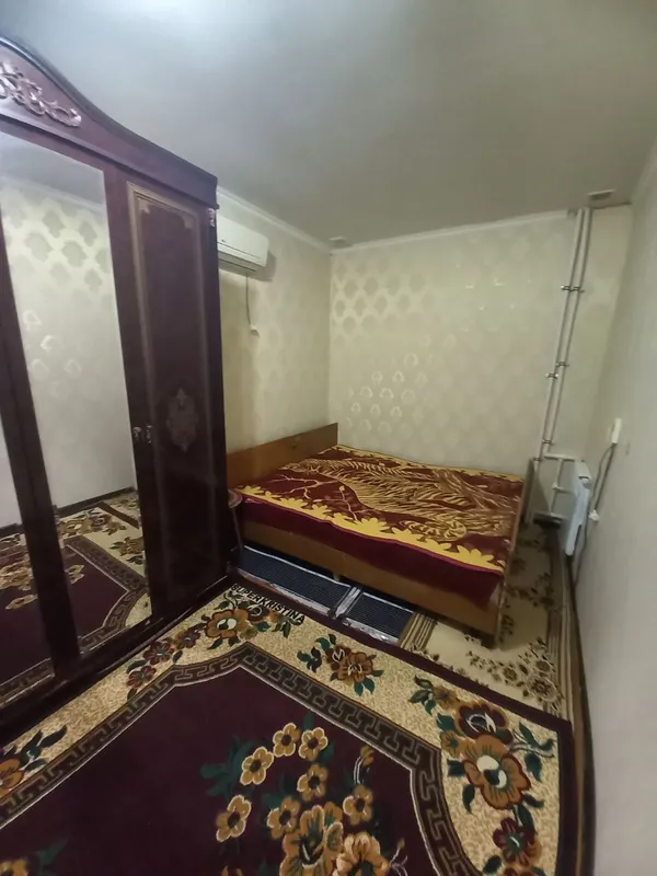 Сдаётся 2 ком кв в Чирчике 1 этаж 2 мкн около канечки. 4 Сдаётся 2 ком кв в Чирчике 1 этаж 2 мкн около канечки. 4